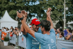 星空app官网-“全力奔跑！武汉马拉松激烈角逐中”